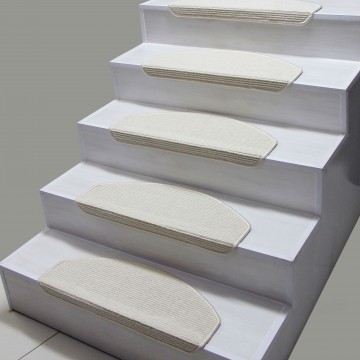 Açık Bej Renk Oval Kesim Bukle Halıdan Demonte Basamak Paspası